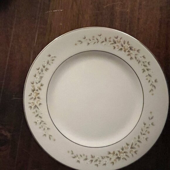 Crown Victoria - Carolyn - dish set - Picture 3 of 16